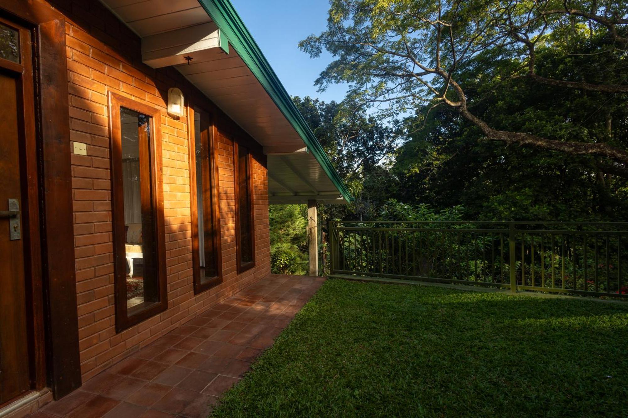 Greenwood Edge Kandy Esterno foto